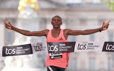 케냐 사웨, 런던 마라톤서 1시간59분30초…마라톤 2시간 벽 깼다